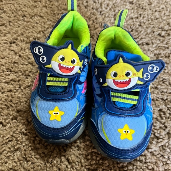 Baby shark toddler shoes - Picture 1 of 1